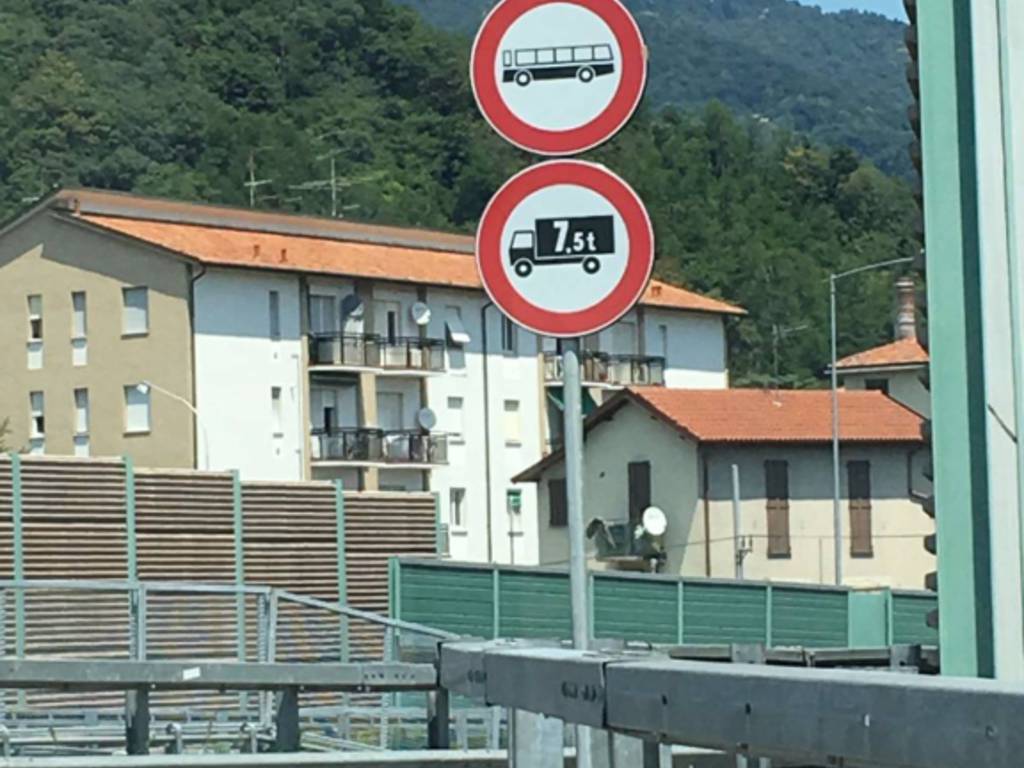 viadotto dei lavatori cartelli divieto mezzi pesanti