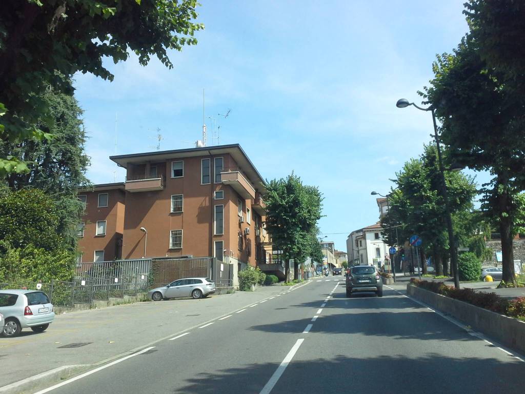 caserma carabinieri cantù