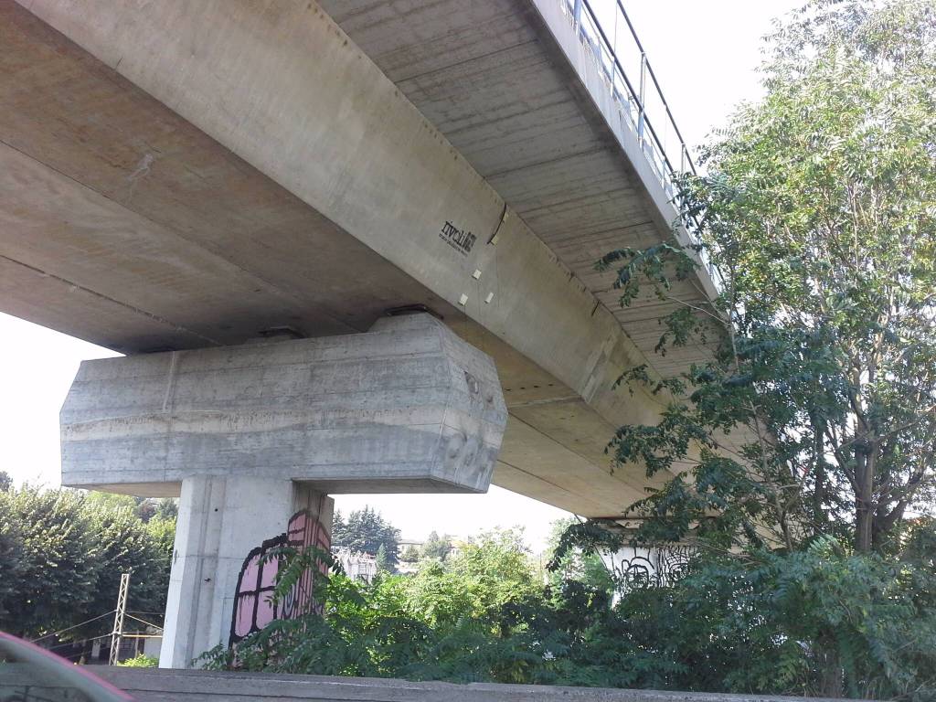 I piloni del viadotto dei lavatoi da sistemare