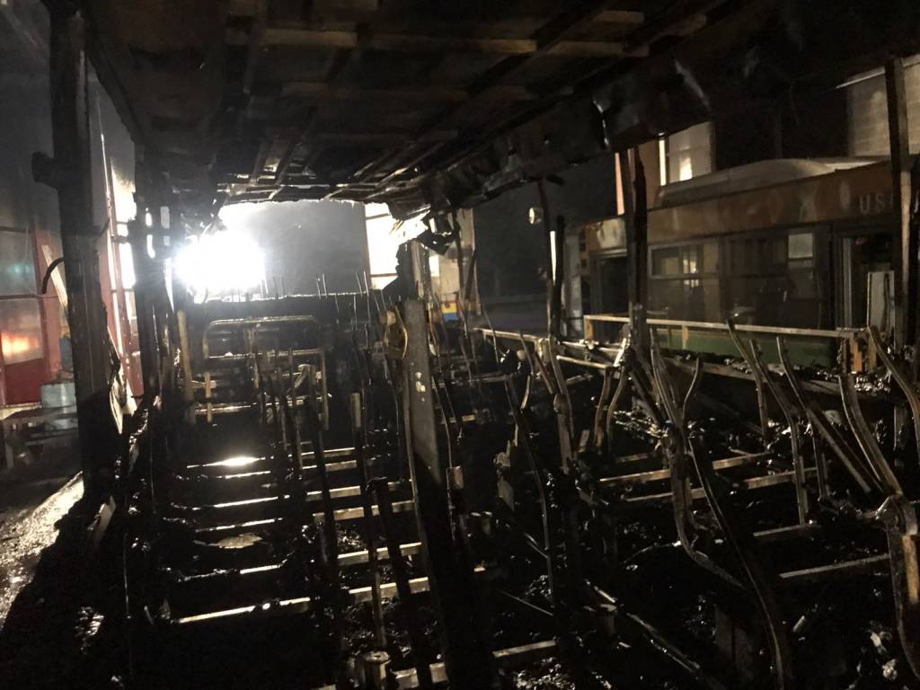 Incendio al deposito Asf di Tavernola: bus distrutto