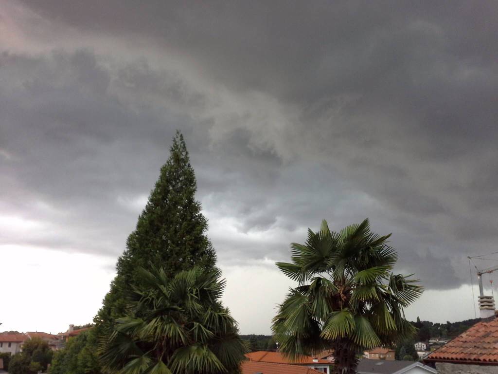 matelpo como, cielo scuro tromba d'aria