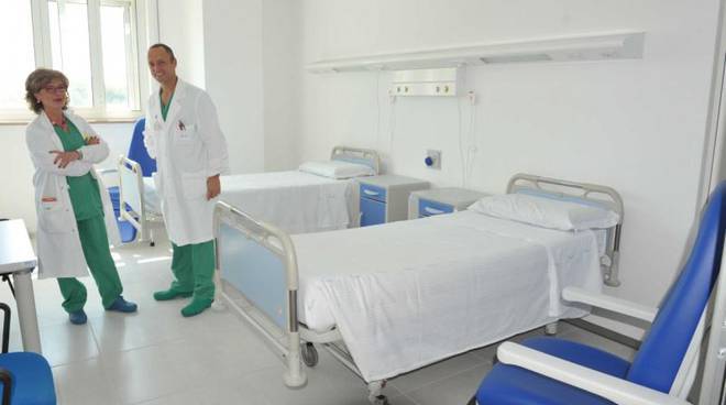 medici in reparto ospedale cantù