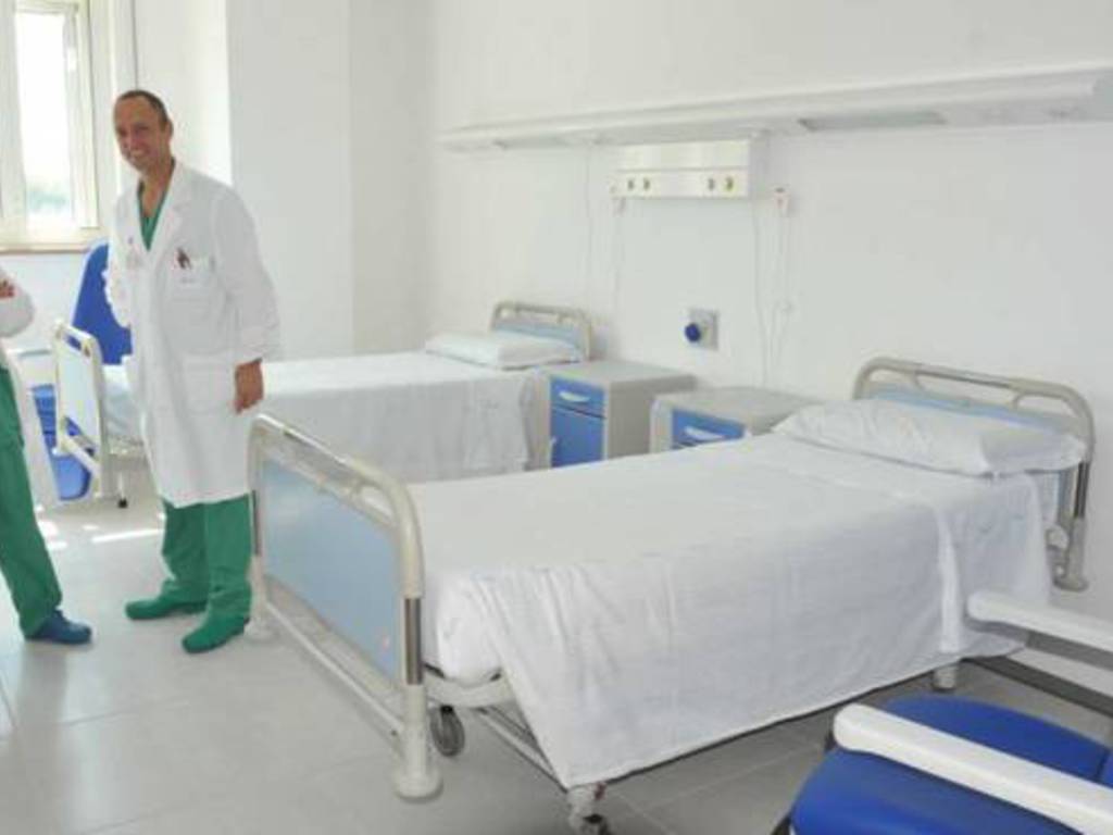 medici in reparto ospedale cantù