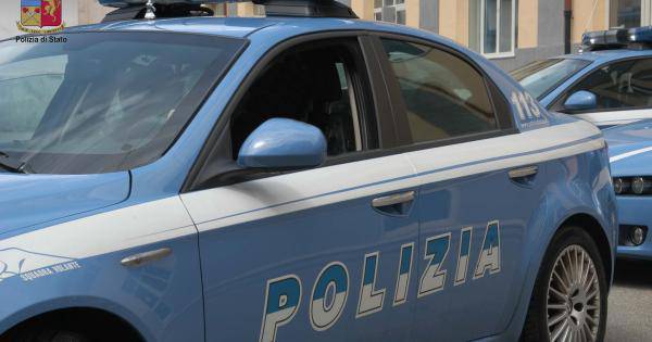 polizia di sondrio arresta spacciatore comasco, auto polizia