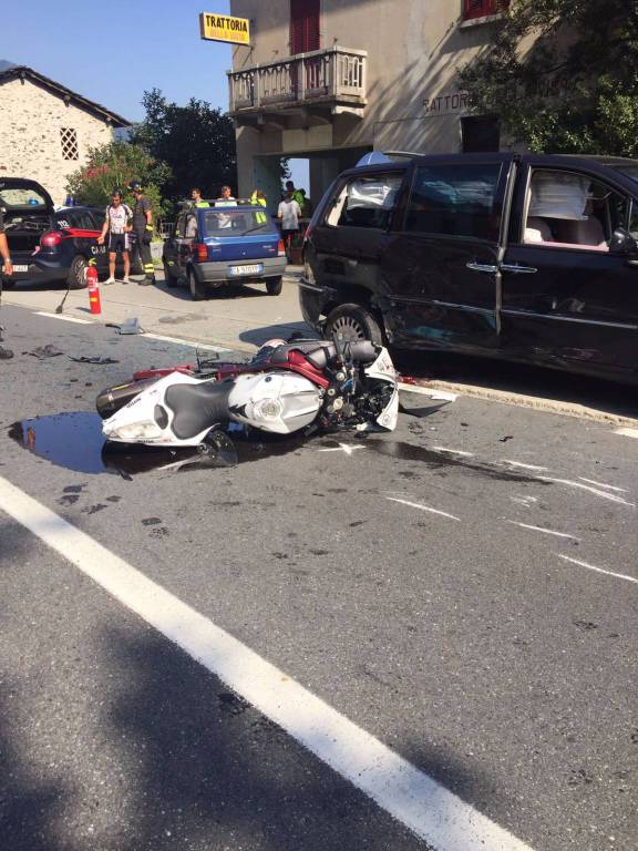 Schianto mortale auto - moto a Gera Lario: le immagini