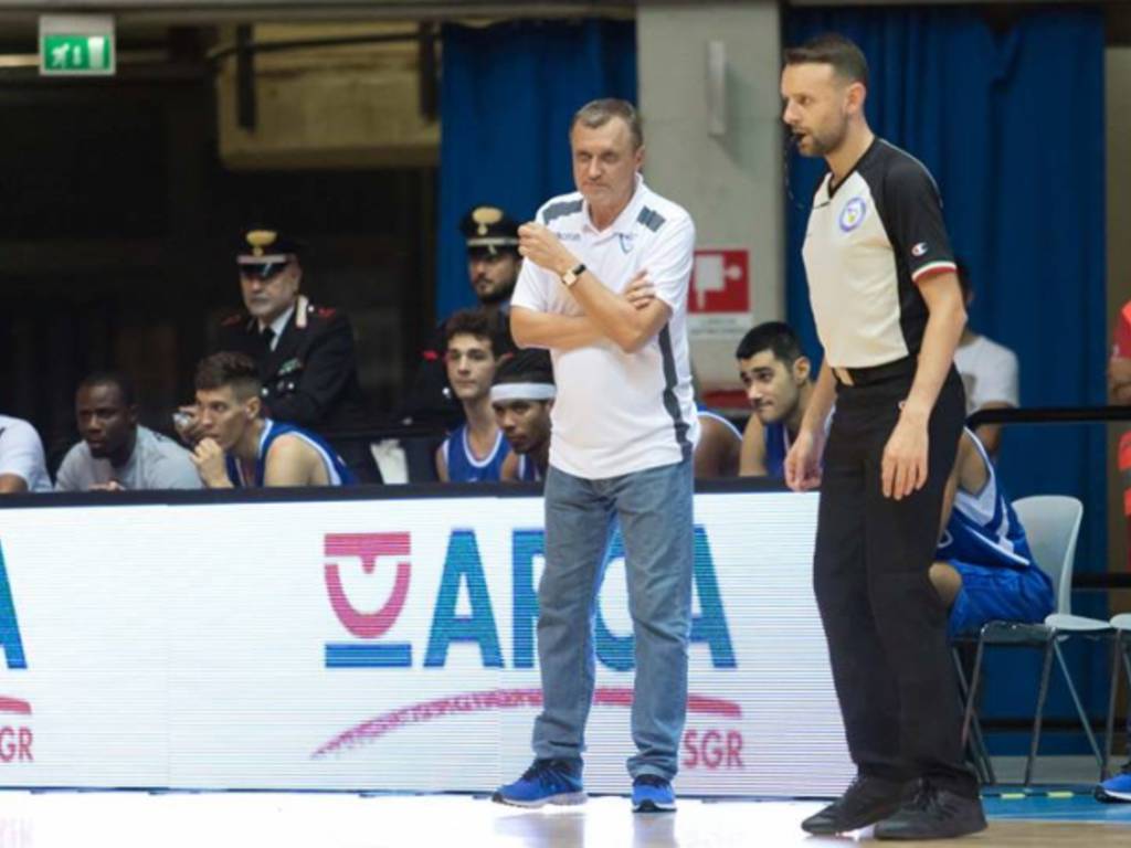 bolshakov in panchina pallacanestro cantù