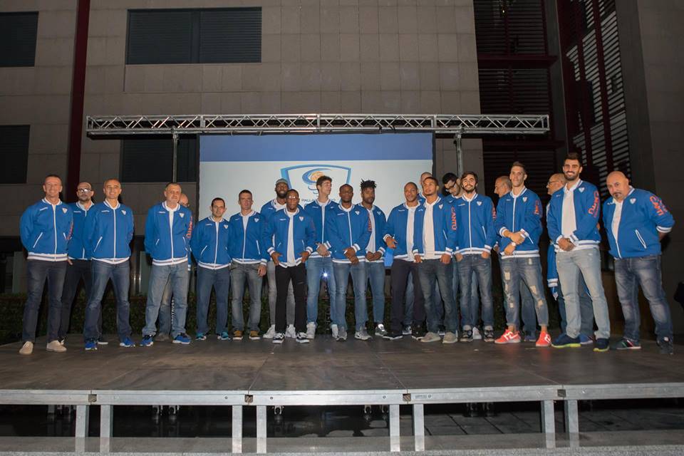 presentazione pallacanestro cantù piazza delle stelle