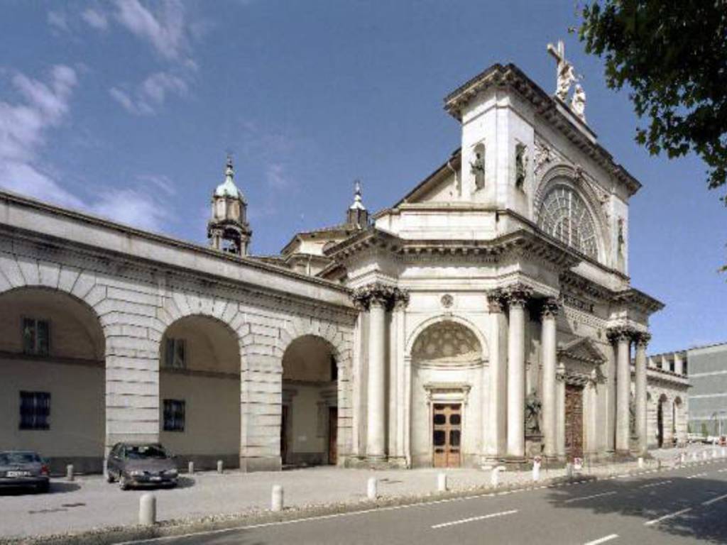 basilica crocifisso como esterno e facciata