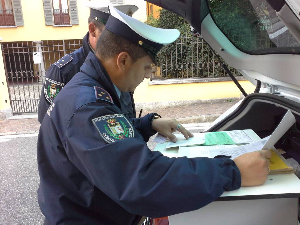 Blocco traffico a Cantù, controlli della polizia locale