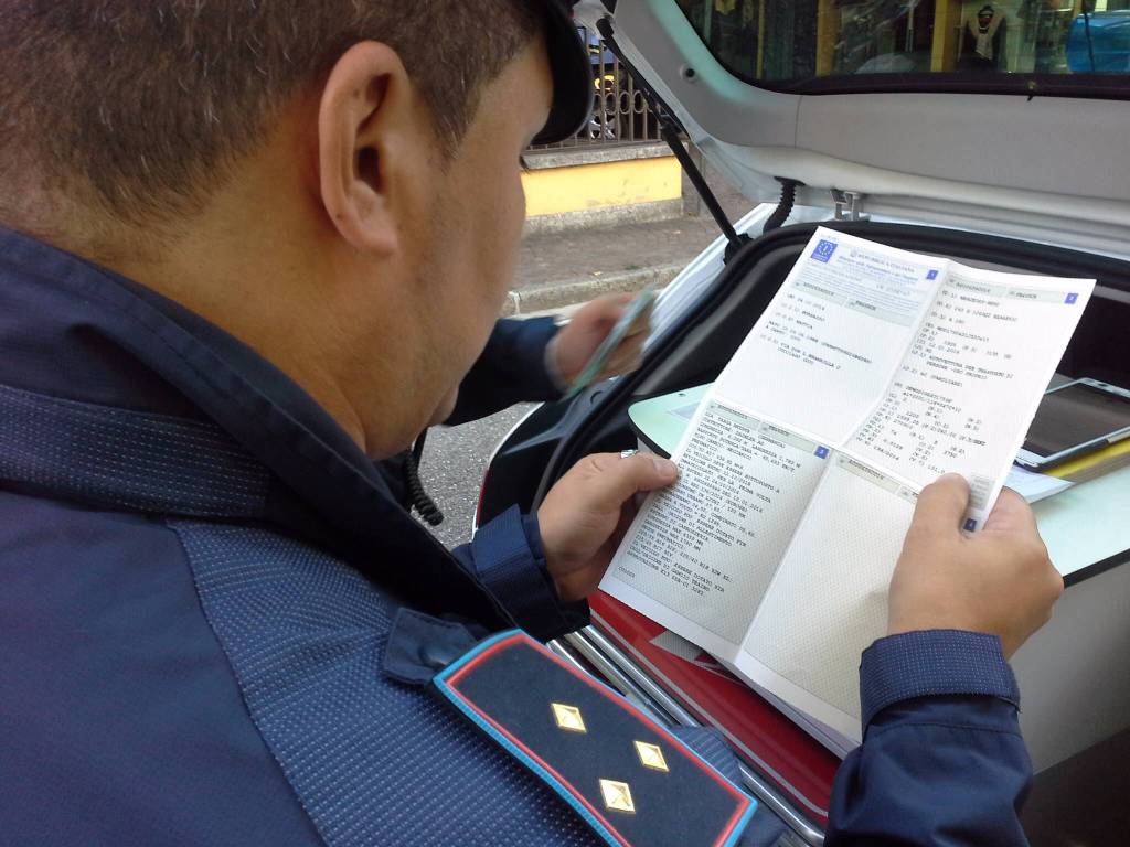 Blocco traffico a Cantù, controlli della polizia locale