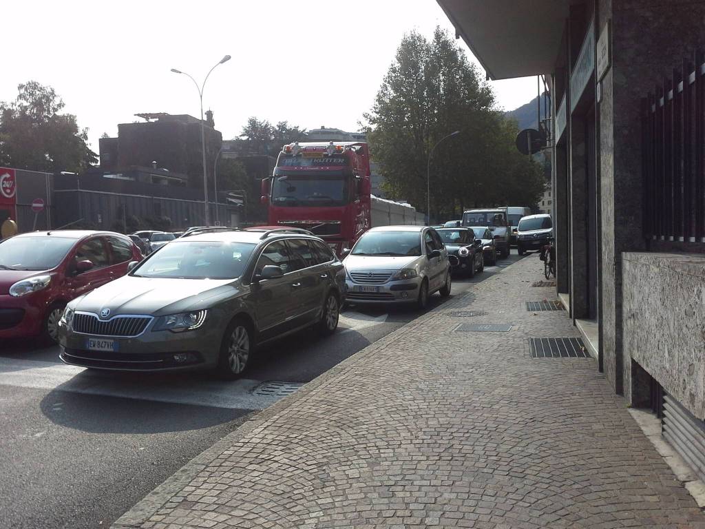 lavori viale recchi como tubazione rotta