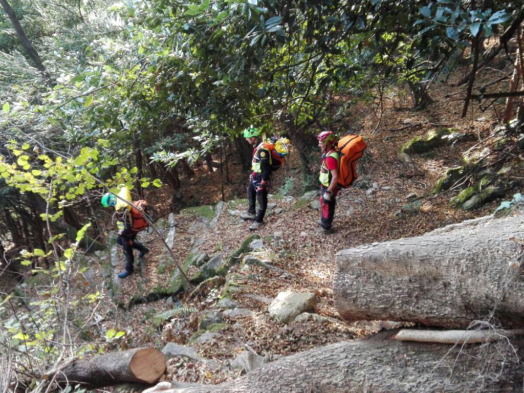 soccorso alpino recupero corpo escursionista a brienno