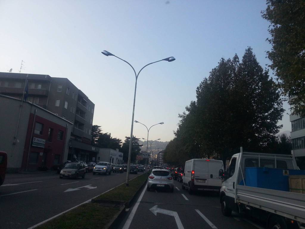 traffico como per lavori via recchi, caos tangenziale