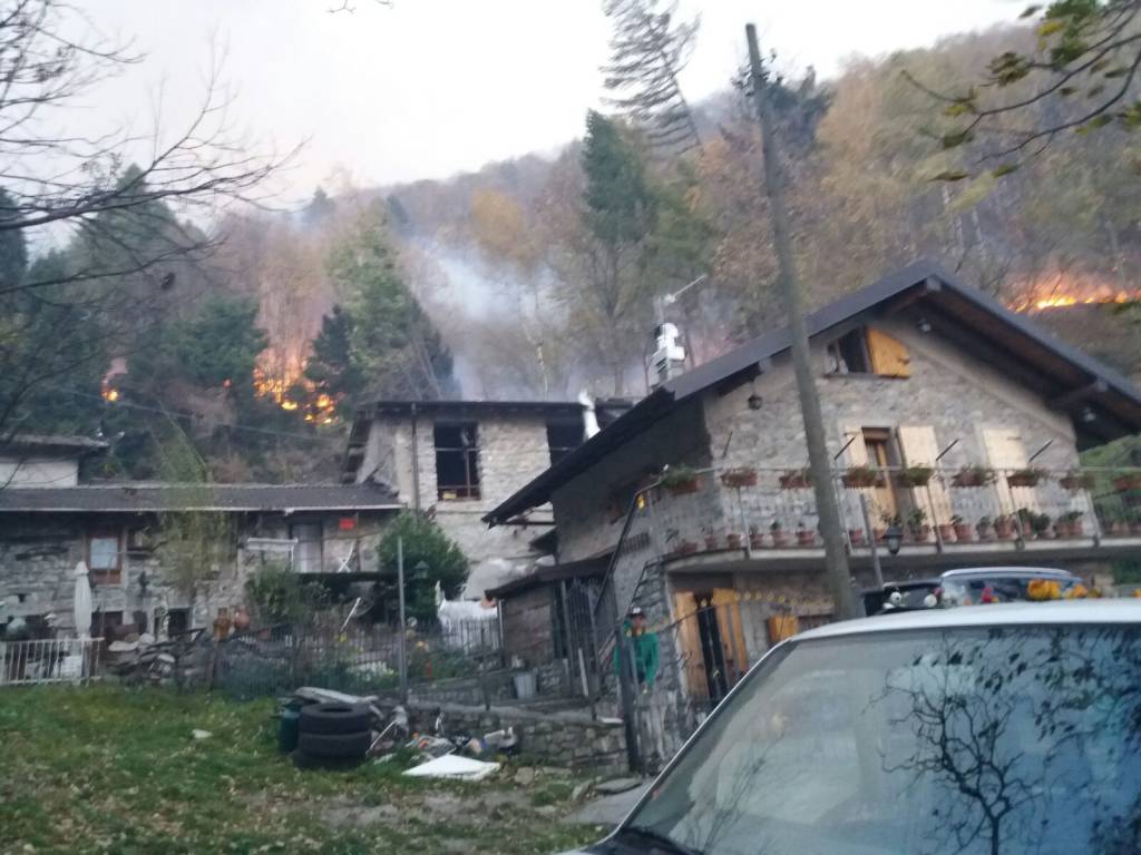 Veleso, grosso incendio: escursionisti salvati dai pompieri