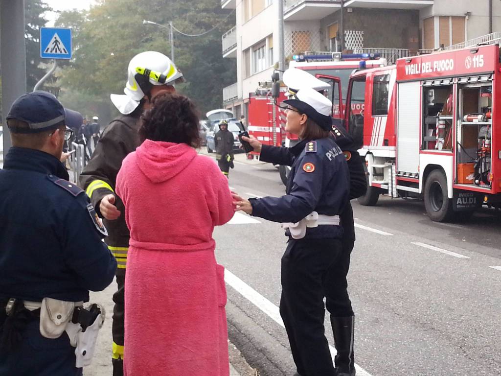 Via per San Fermo, papà incendia la casa: muore con i suoi figli