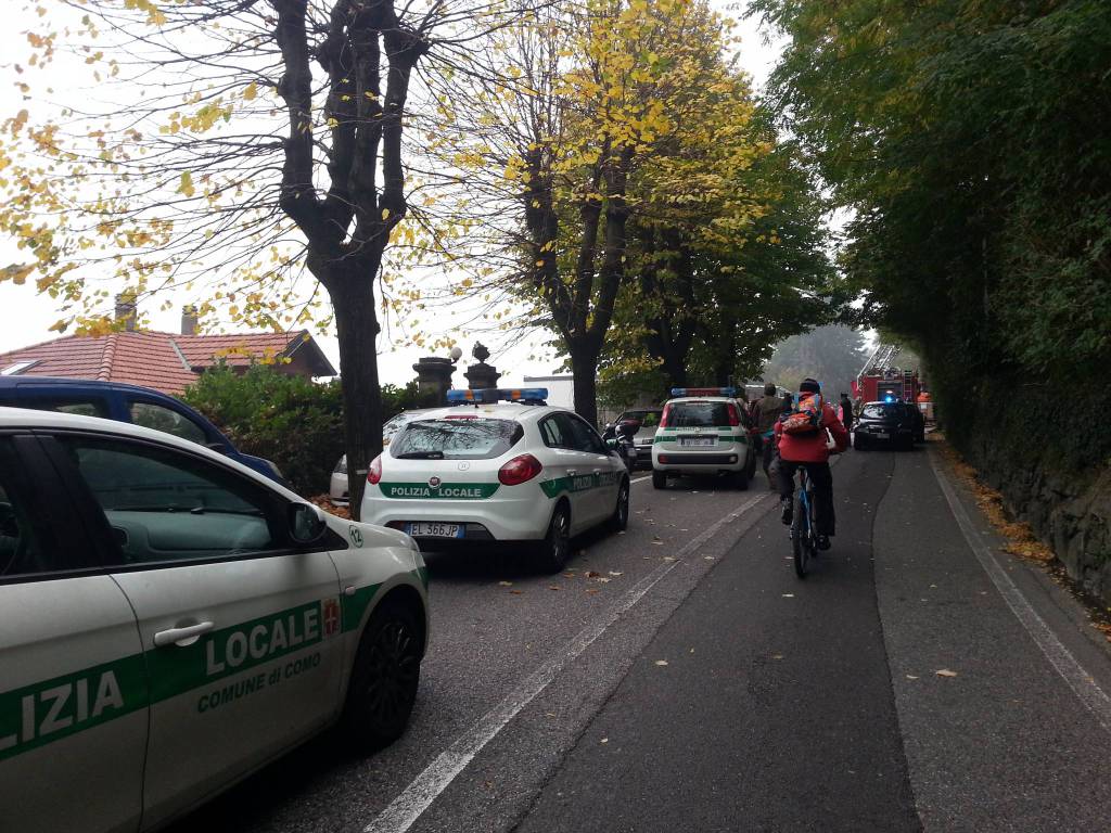 via per san fermo traffico bloccato da polizia locale