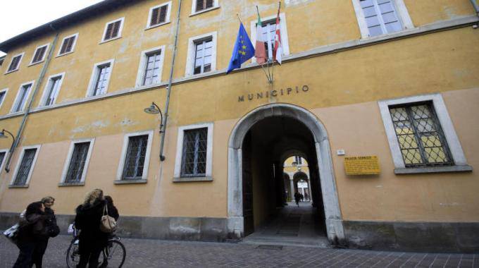 esterno comune di como palazzo cernezzi