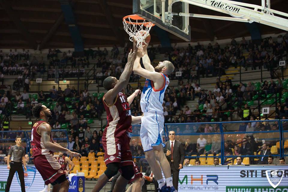 Red Ocotober - Reyer Venezia: battaglia fino all'ultimo canestro