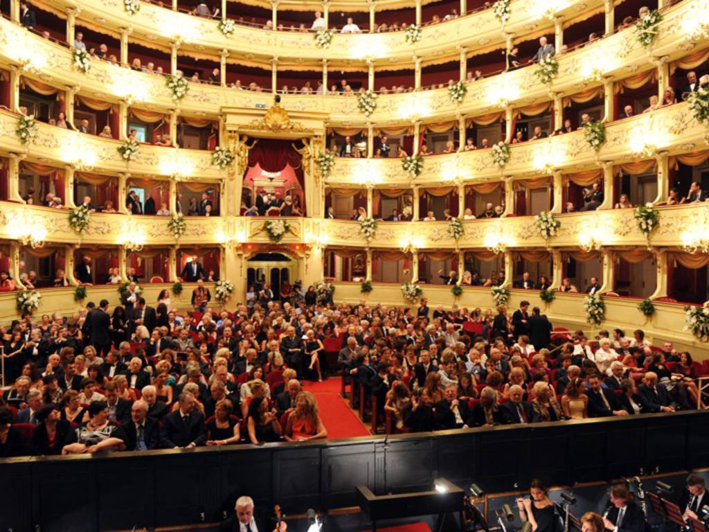 teatro sociale sempre buona