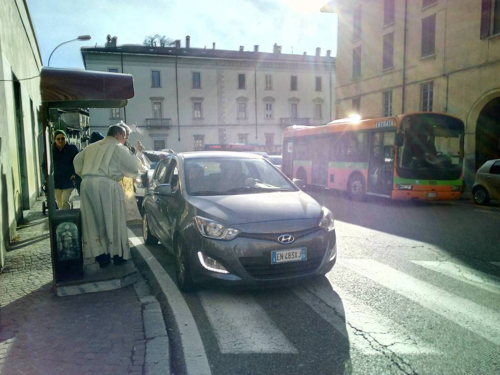 A Sant'Agostino la tradizionale benedizione di auto ed animali