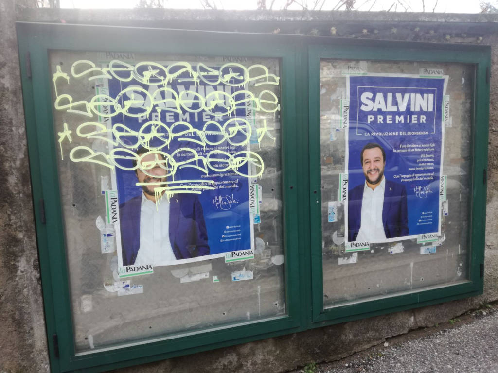 vandalismi notte contro sede lega nord ad erba