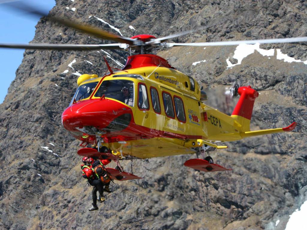 elicottero 118 como per soccorsi in grignetta lecco valanga