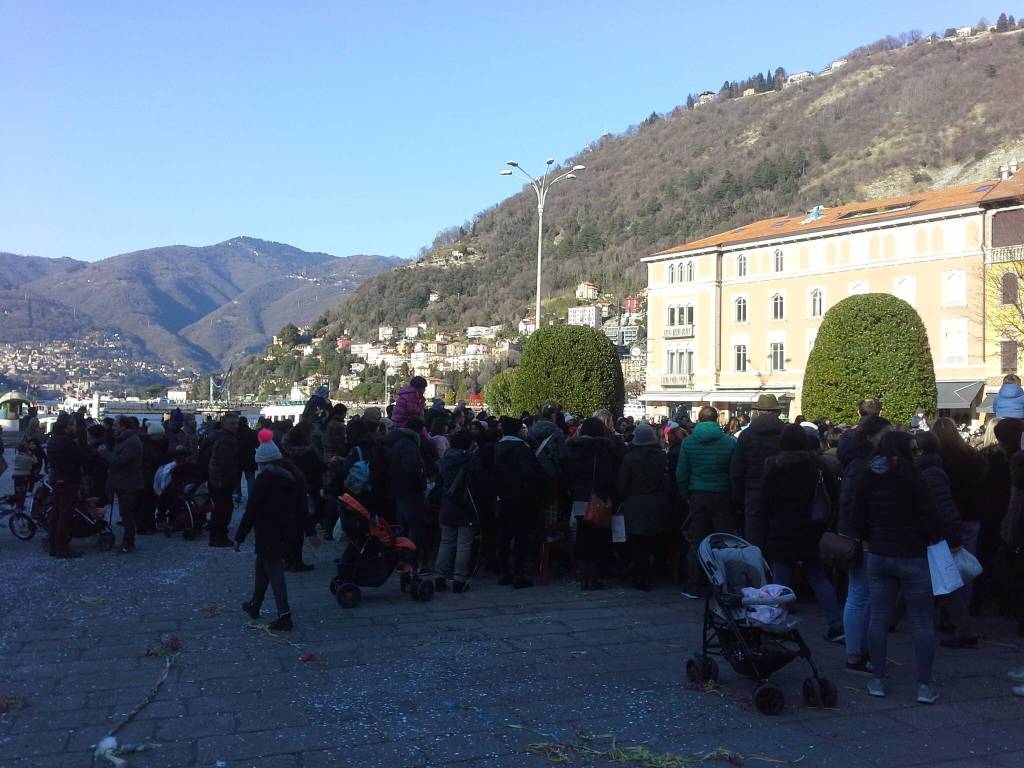 Il Carnevale in piazza Cavour a Como: festa dei bambini