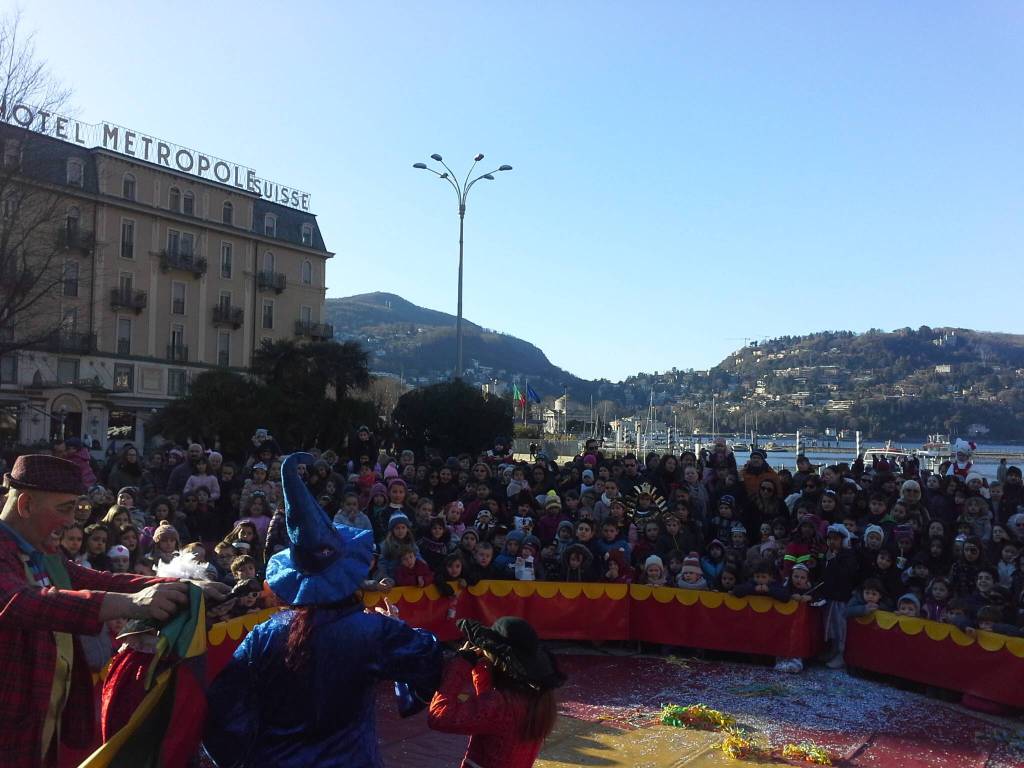 Il Carnevale in piazza Cavour a Como: festa dei bambini