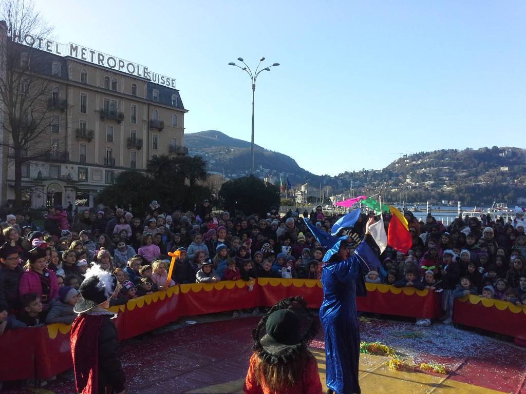 Il Carnevale in piazza Cavour a Como: festa dei bambini