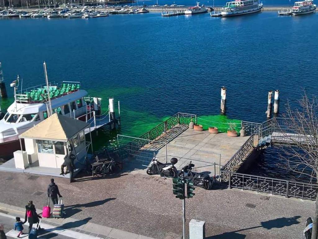 lago di como si colora di verde davanti al tasell, ma non è inquinamento