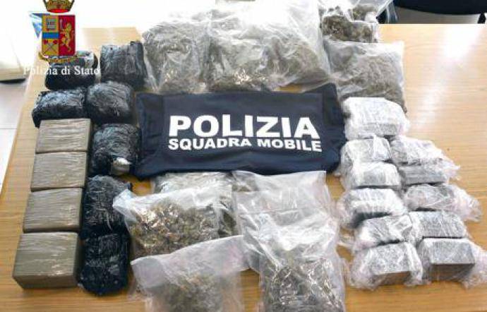 spaccio droga a mozzate, due arrestati dalla polizia