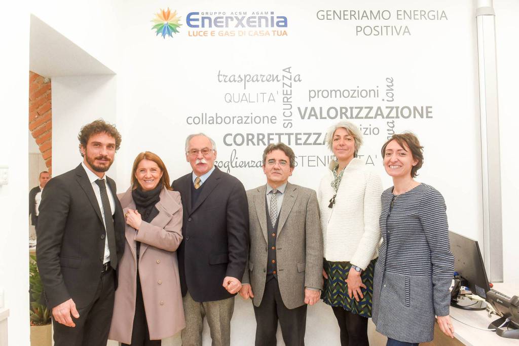 inaugurazione sportello enerxenia a cermenate con sindaco