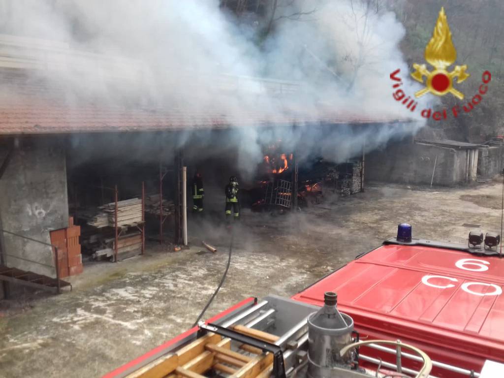 incendio deposito legname piazzale monte santo como