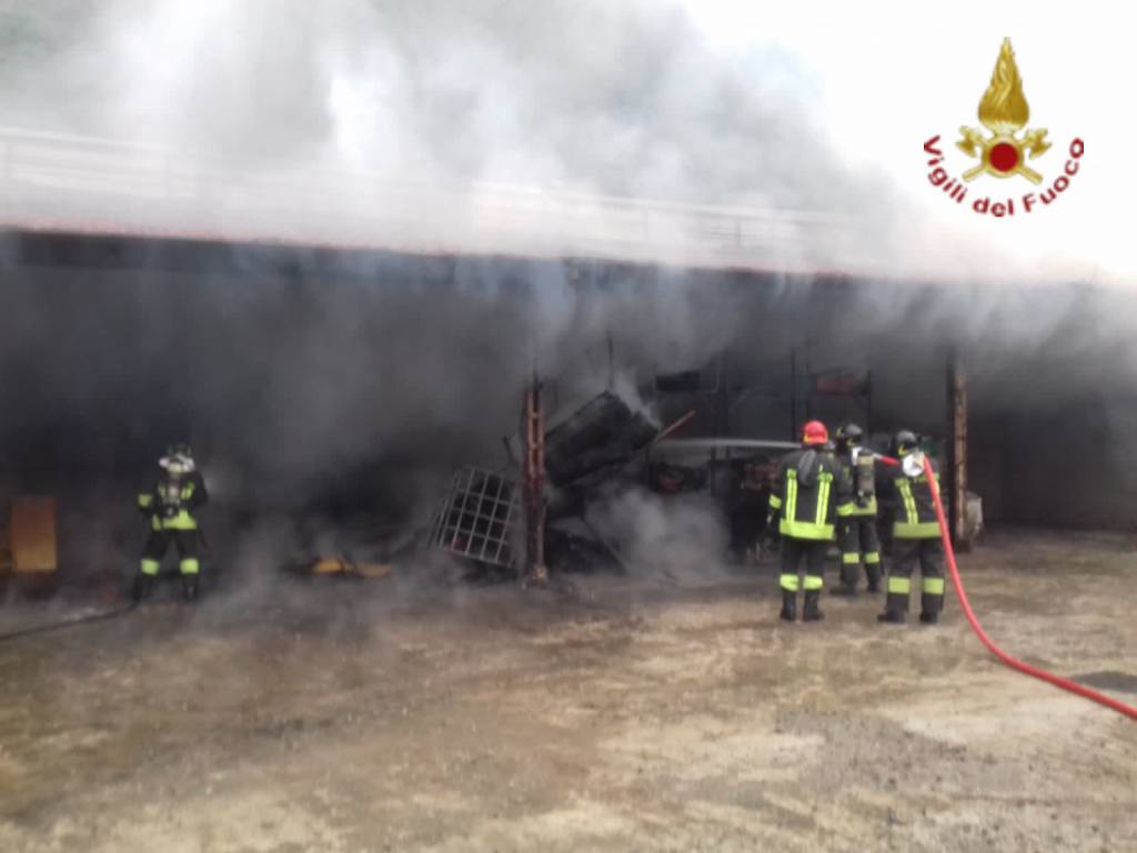 incendio deposito legname piazzale monte santo como