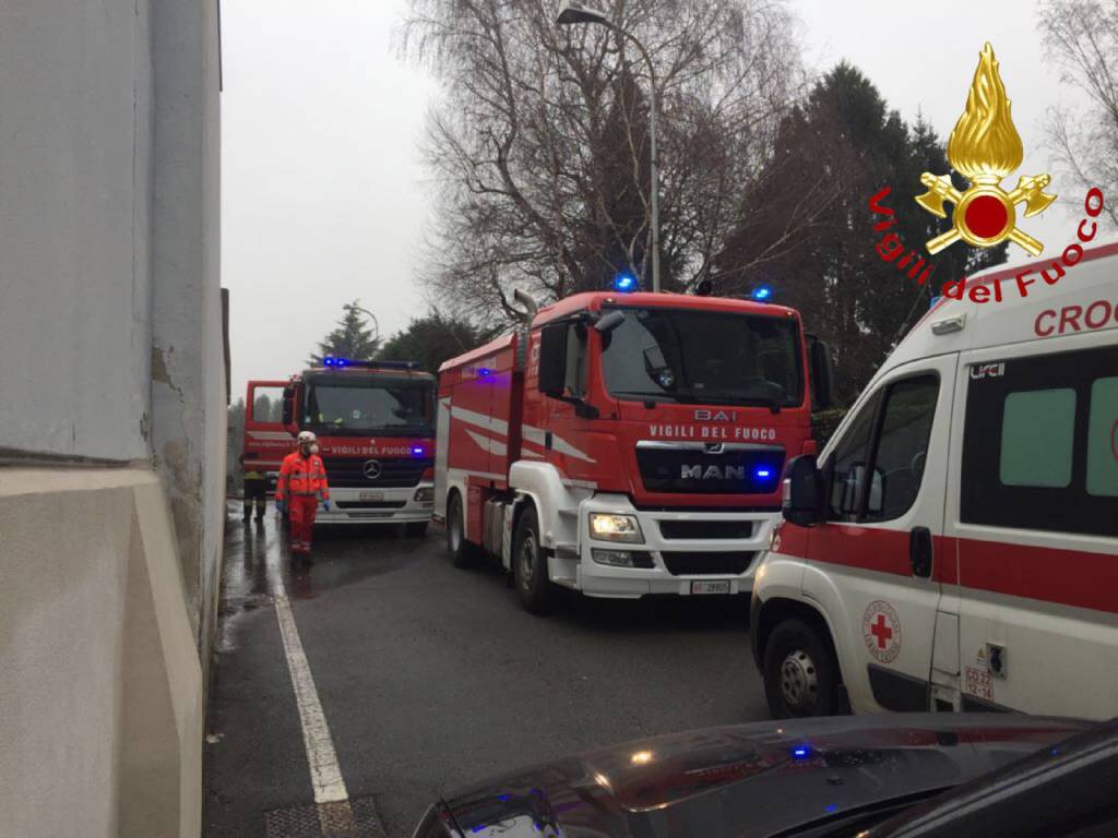 Incendio in ditta a LUrate Caccivio, l'intervento dei pompieri