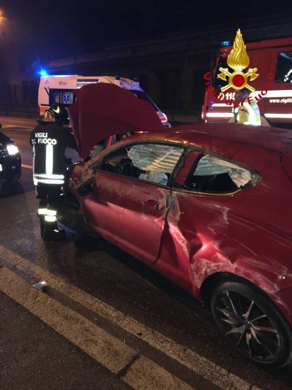 incidente napoleona como, auto ribaltata notte pompieri soccorsi