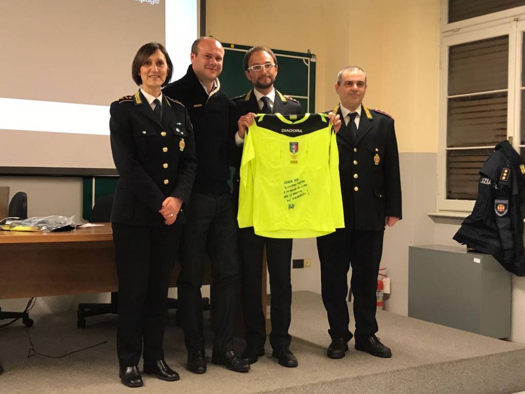 incontro arbitri di como e polizia locale sull'educazione stradale