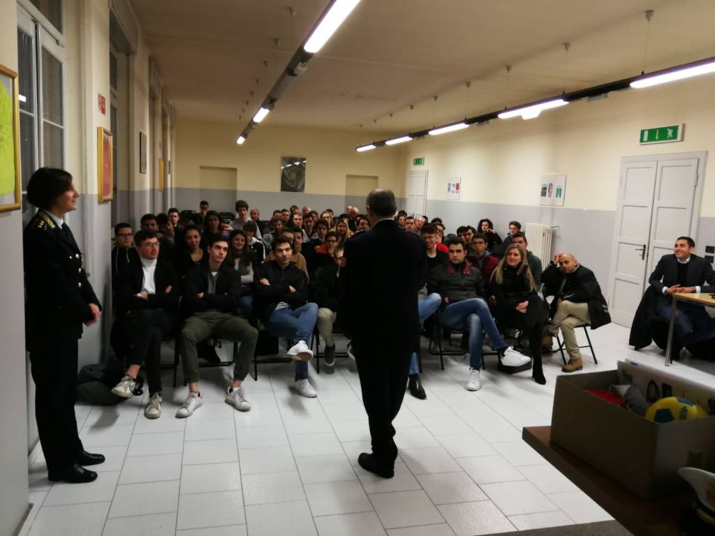 incontro arbitri di como e polizia locale sull'educazione stradale