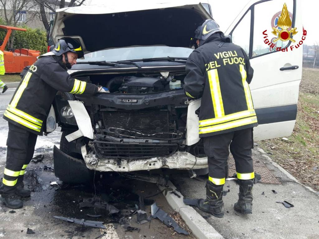 villaguardia incidente furgone auto soccorsi pompieri