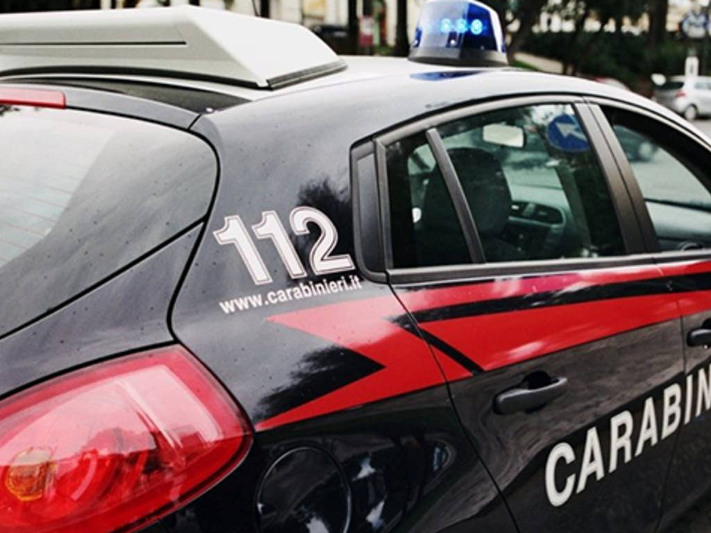 carabinieri chiudono centro benessere di viale masia a como