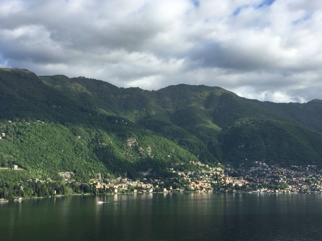 cielo nuvoloso nel comasco generico di clima incerto e nuvole