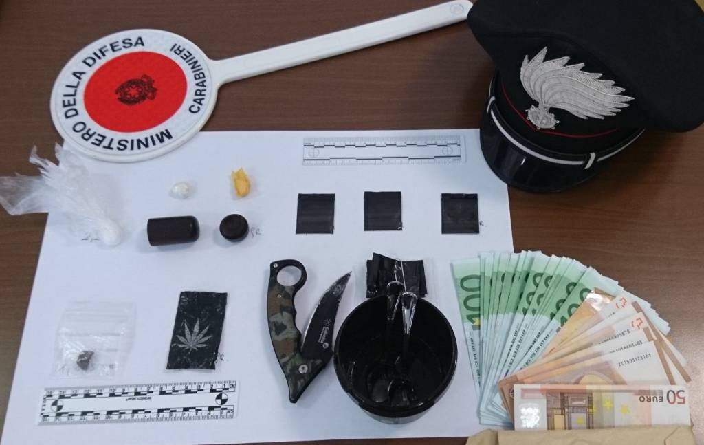 droga e soldi a casa arrestato dai carabinieri a gravedona