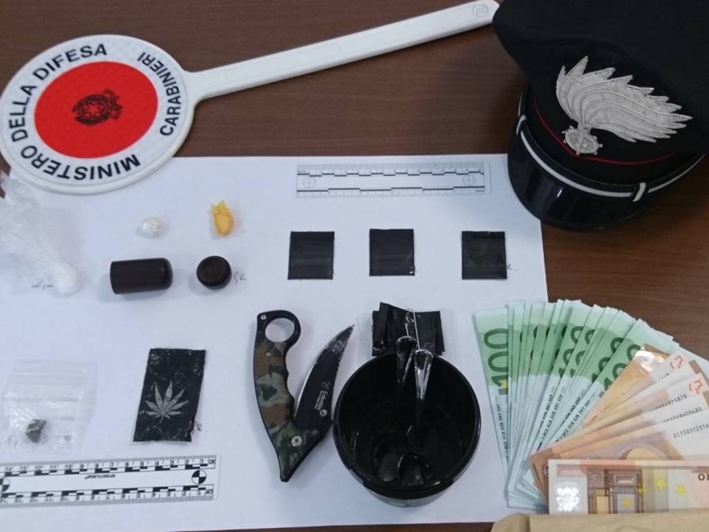 droga e soldi a casa arrestato dai carabinieri a gravedona