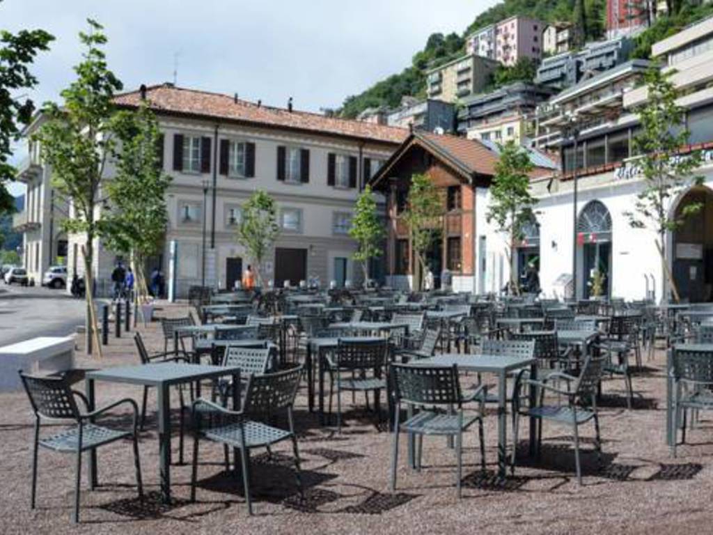 como piazza de gasperi tavolini all'aperto nei bar canone suolo pubblico