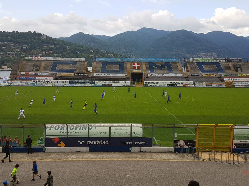 como - pro sesto sinigaglia prima dei play off serie d tifosi contestazione