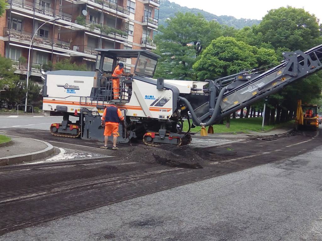 lavori asfaltatura generico viale giulio cesare como buche strada