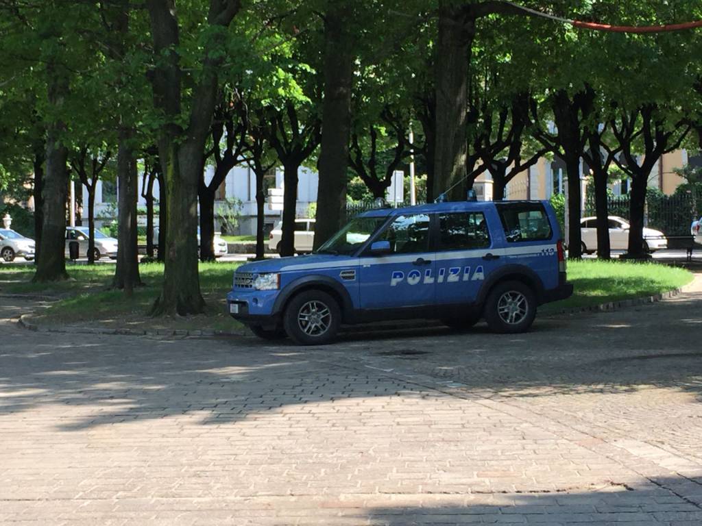 presidio polizia giardini a lago di como controllo dopo botte stranieri
