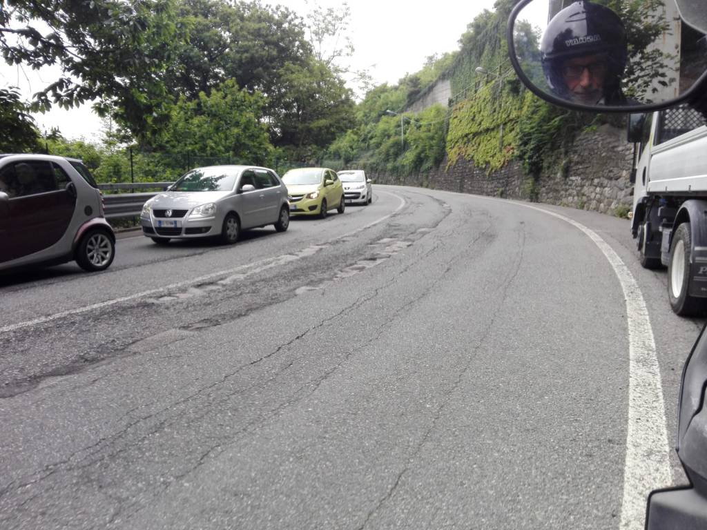 traffico difficile su strade di como questa mattina rallentamenti breccia e via per san fermo