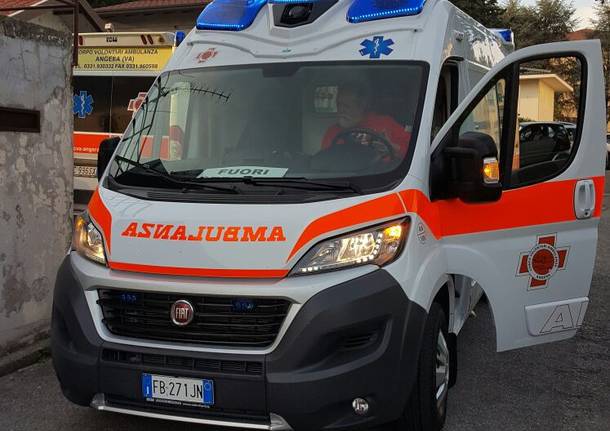 ambulanza generica soccorso a ciclista in difficoltà