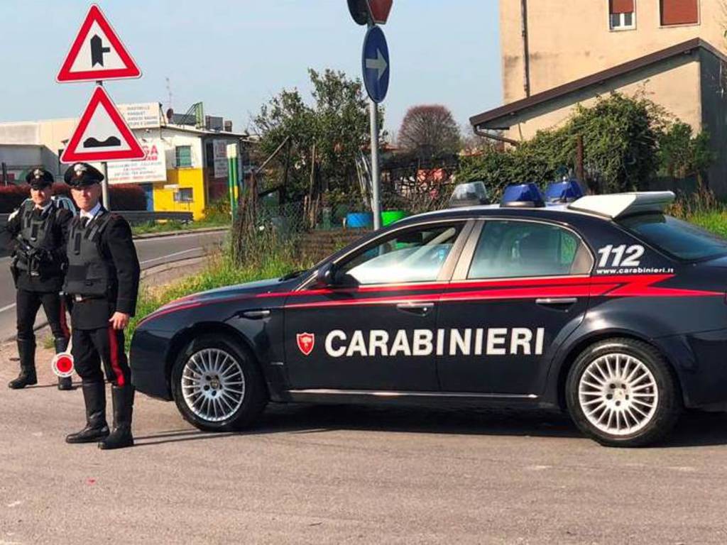 carabinieri nucleo radiomobile di cantù generica in strada